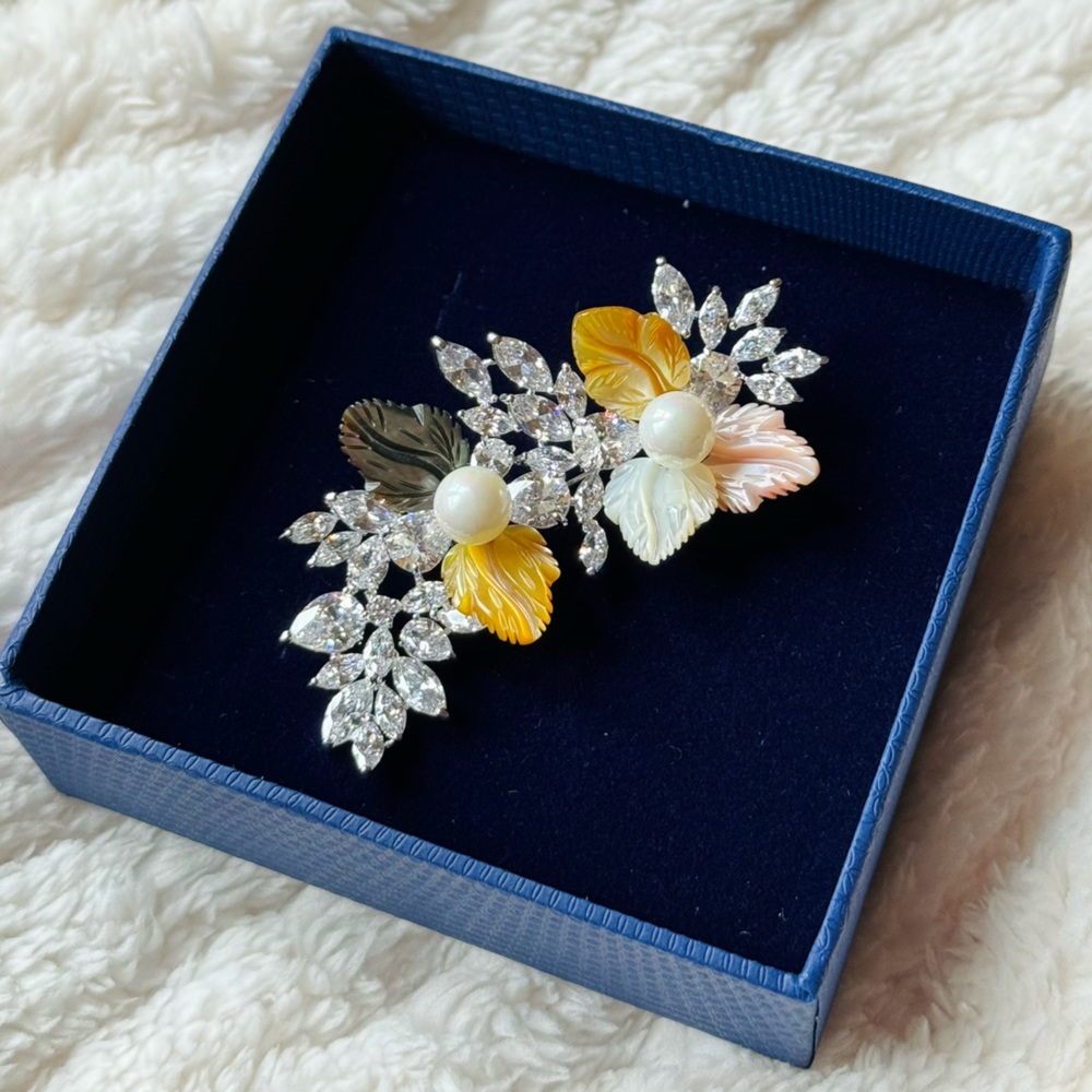 Flower brooch